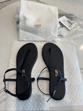TKEES Women’s Mariana Sandals Size 5 in Black